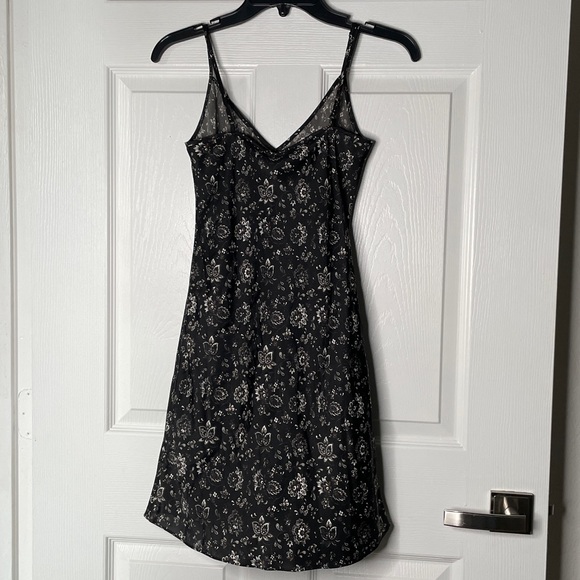 NWT Wilfred Spaghetti Strap Black Floral Mini Slip Dress Aritzia - Picture 2 of 4
